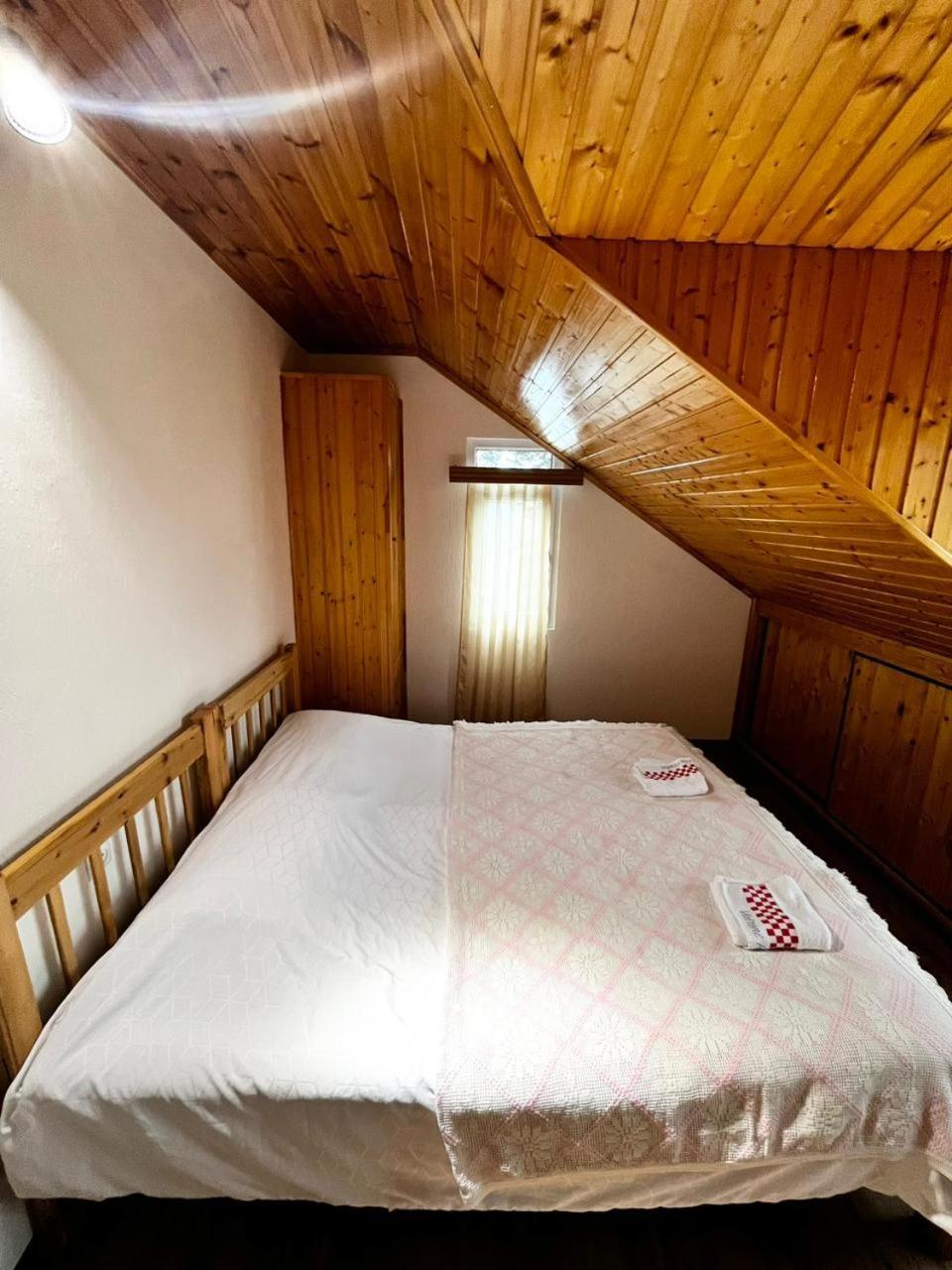Nino & Irodi'S Guest House Kutaisi Eksteriør billede