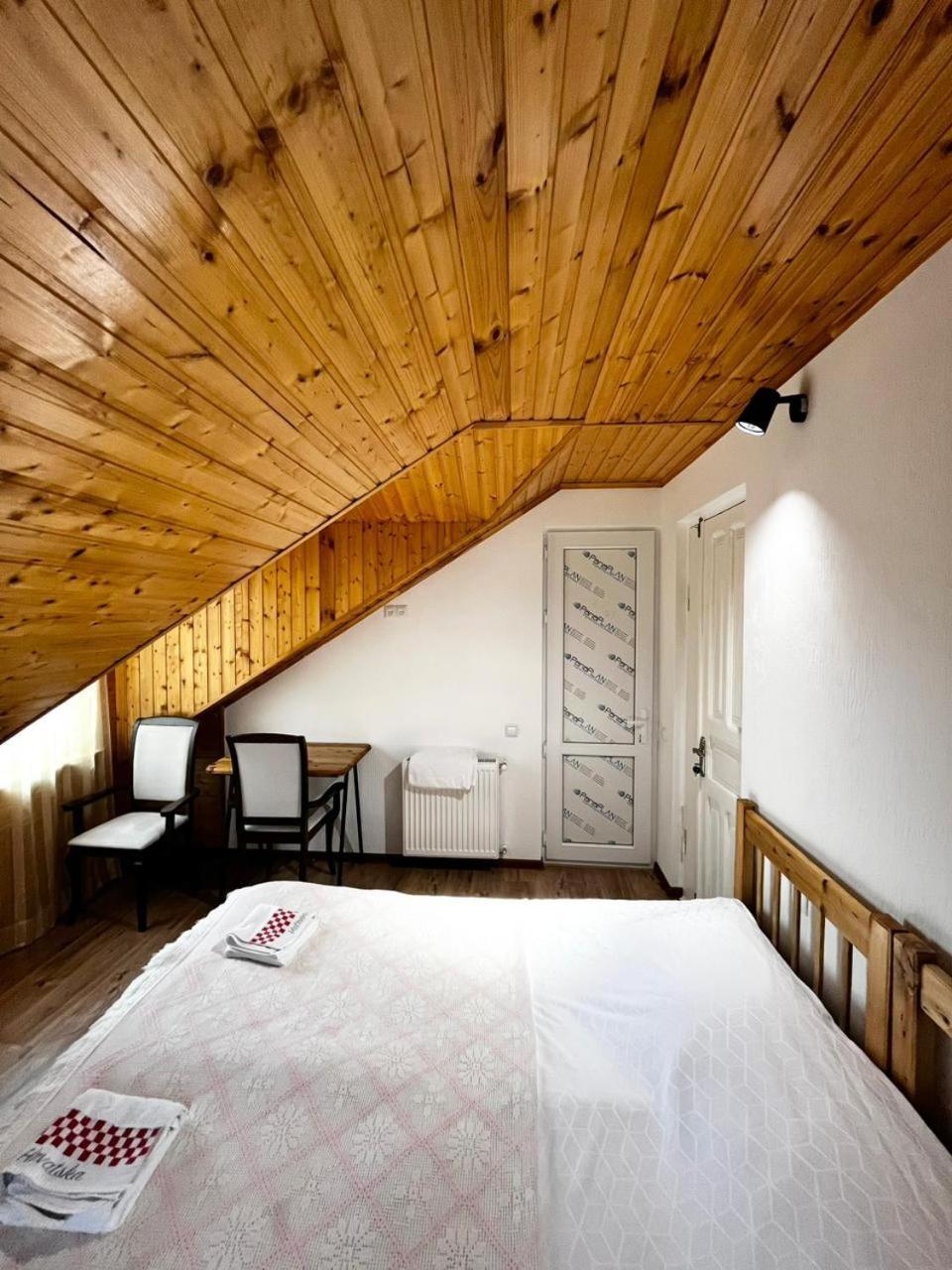 Nino & Irodi'S Guest House Kutaisi Eksteriør billede