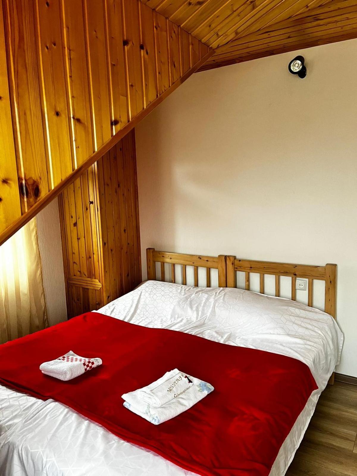 Nino & Irodi'S Guest House Kutaisi Eksteriør billede