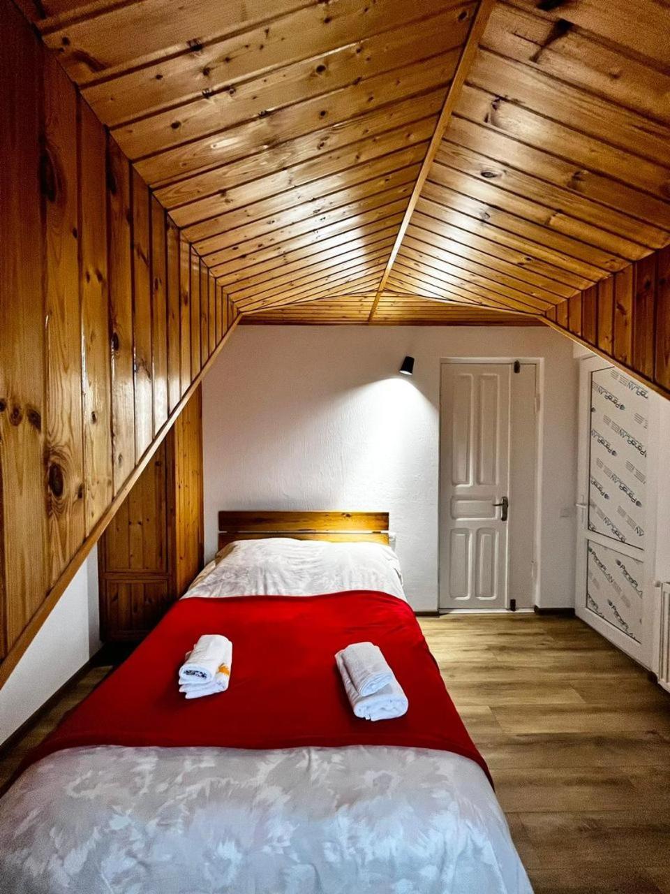 Nino & Irodi'S Guest House Kutaisi Eksteriør billede